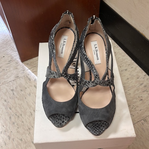 L.K. Bennett gray snake and suede heels size 6.5 Brand new - Picture 5 of 7